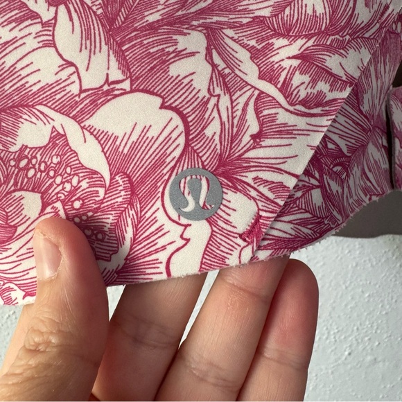 Lululemon Athletica Pink and White Patterned sports bra size 38D - Picture 3 of 4
